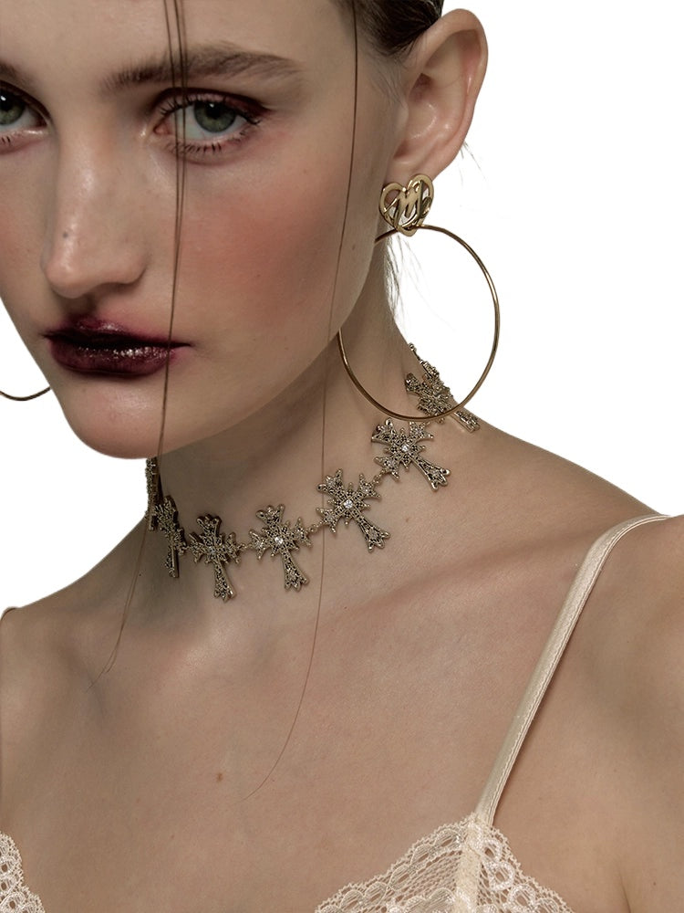 Baroque Wind Flashes Cross Choker - CHINASQUAD