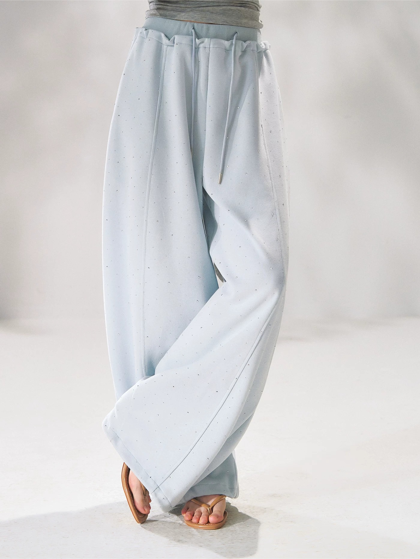 Starry Crystal Embellished Drawstring Curved-Leg Sweatpants