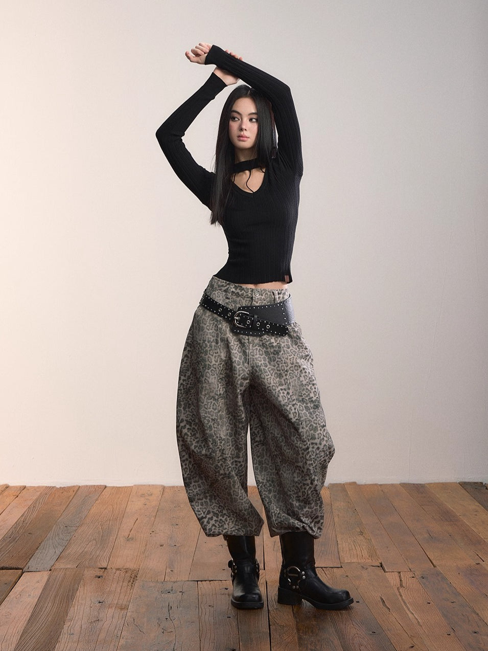 Choker Neck Slim-Fit Ribbed Knit Crewmeck