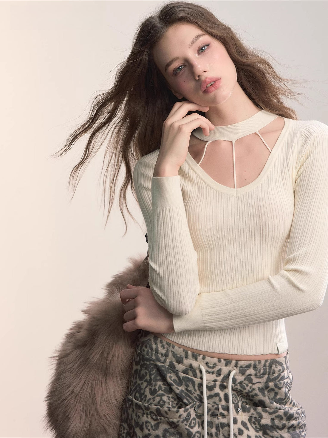Choker Neck Slim-Fit Ribbed Knit Crewmeck