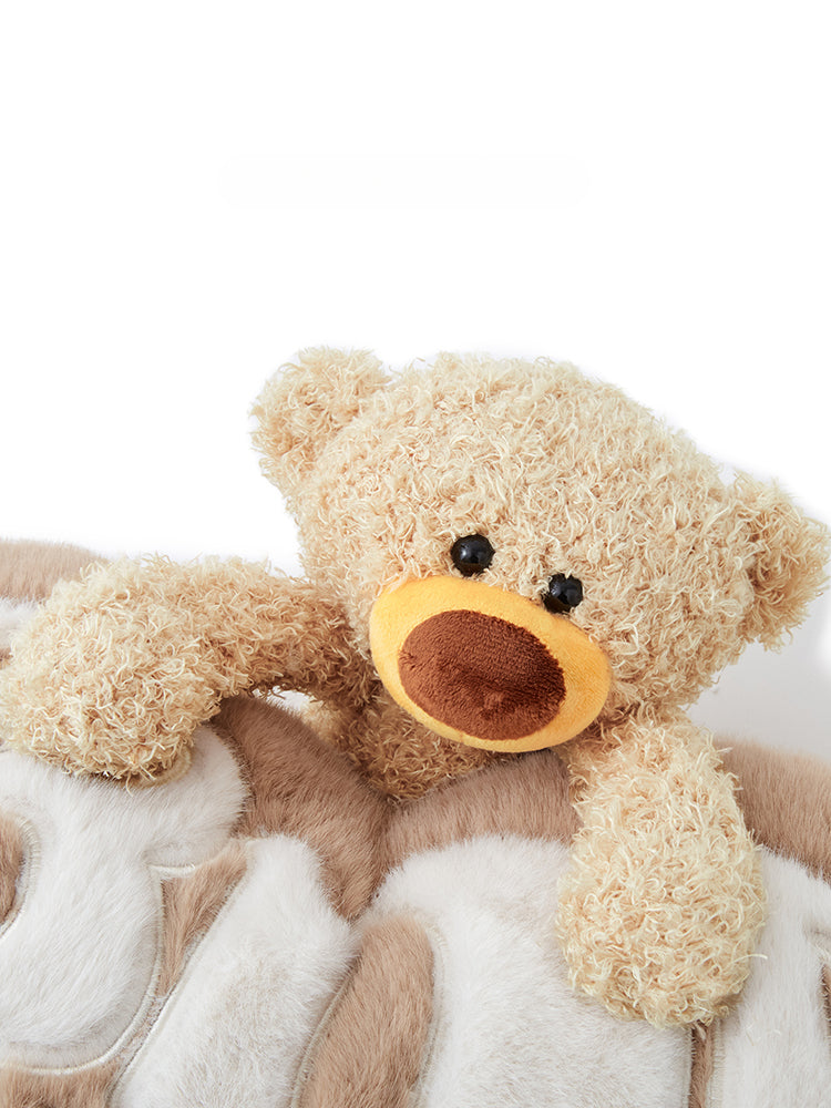 Bear Heart Plush Pillow - CHINASQUAD