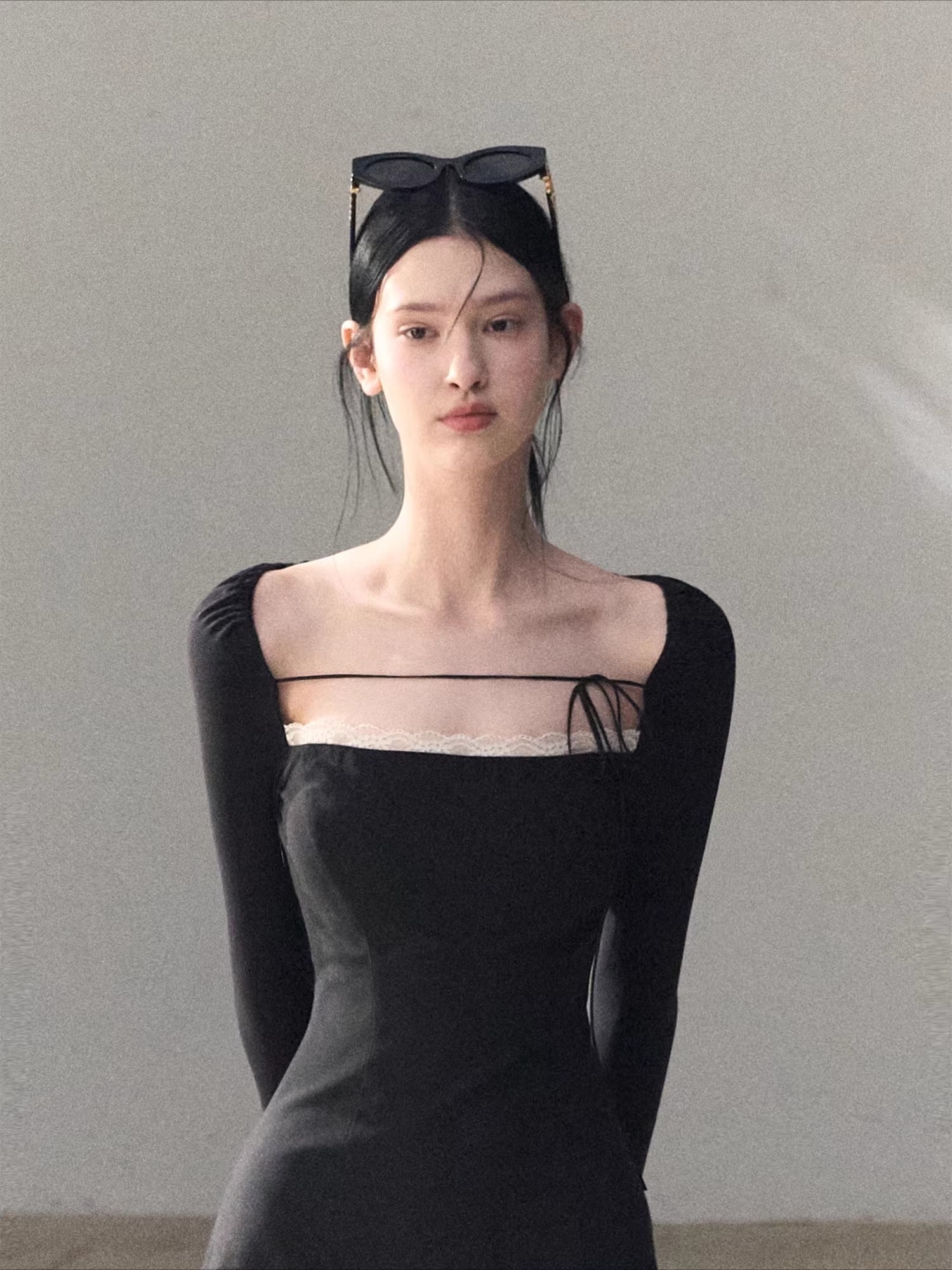 Slim-Fit Black Waist-Cinched Long-Sleeve Dress