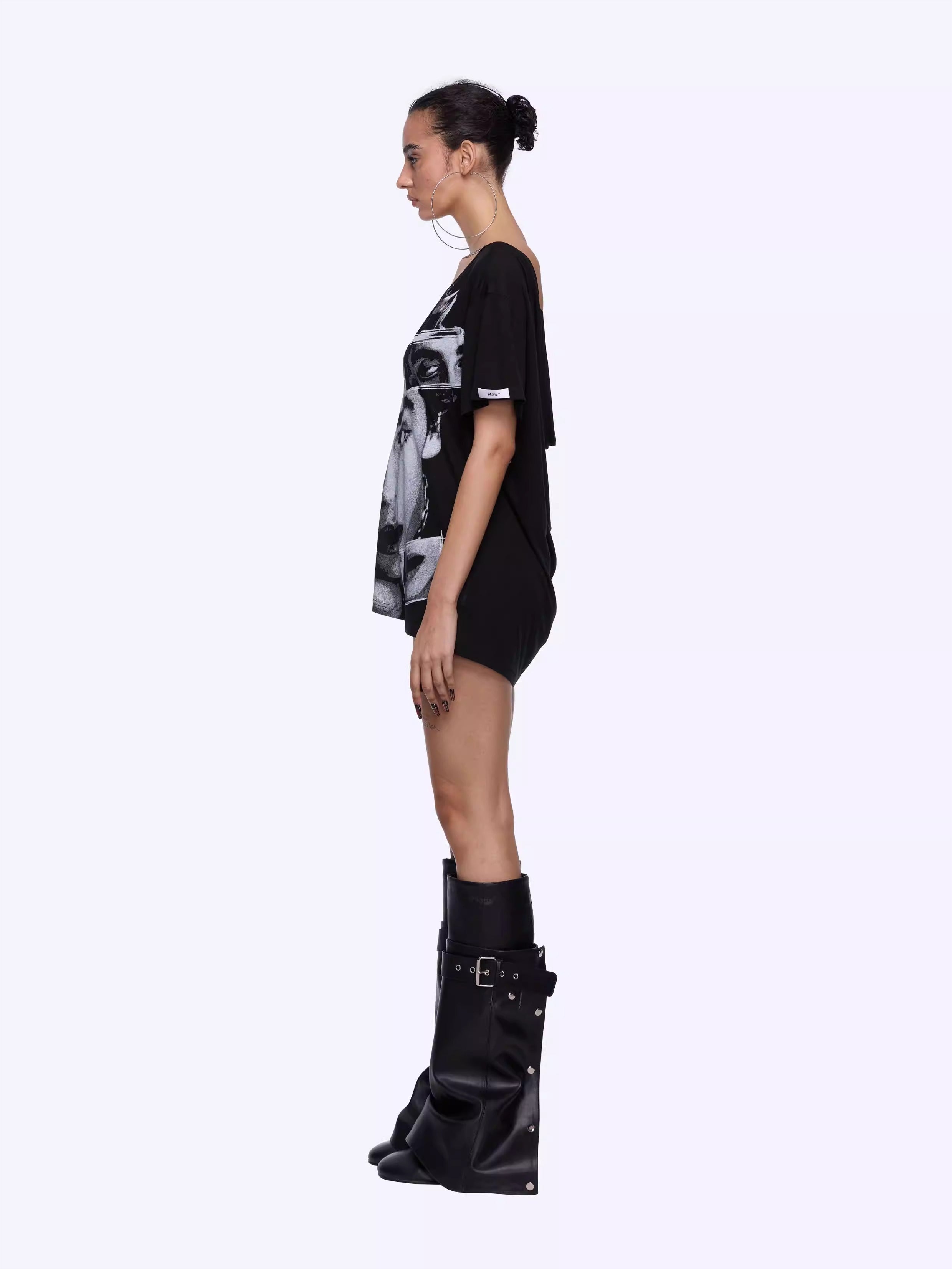 Blend Open-Back Chain Detail Loose T-Shirt