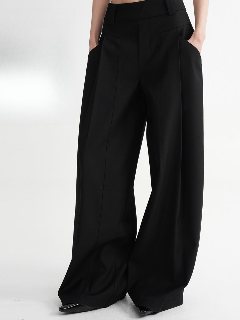 Relaxed Wide-Leg Tailored Trousers