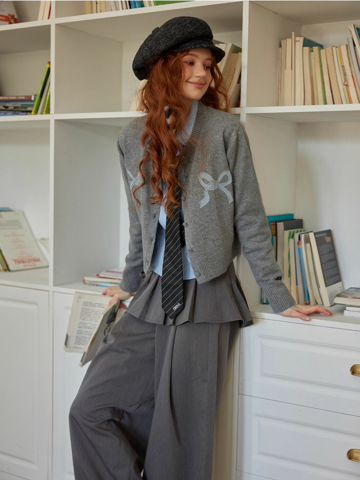 Bow Appliqué Short Knit Cardigan