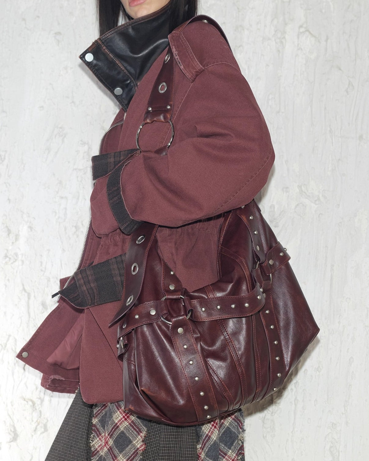 2TH DESIRE Vintage Studded Wide-Strap Crossbody Bag – view 8