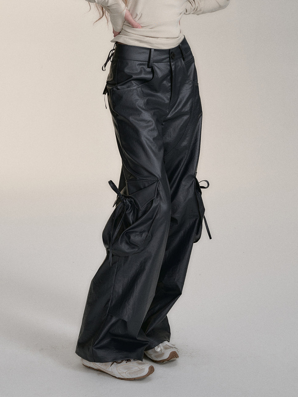 Black Pockets Wide-Leg Cargo Pants - CHINASQUAD