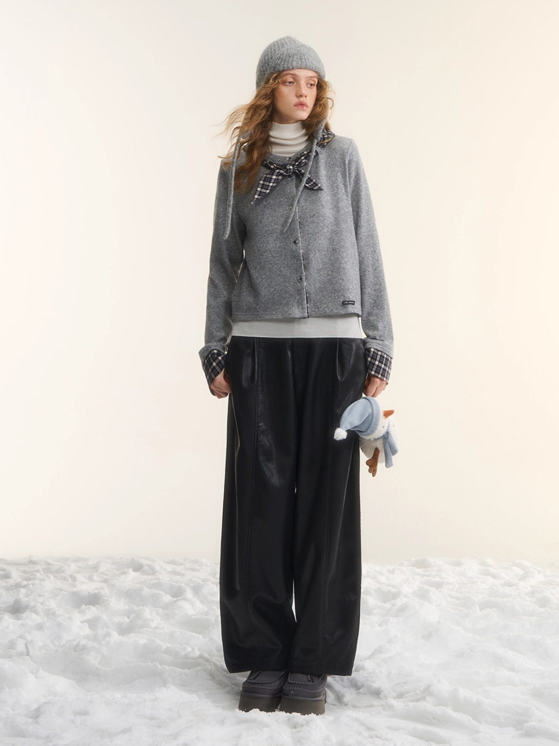 Panelled Slimming Black Curved-Leg Pants