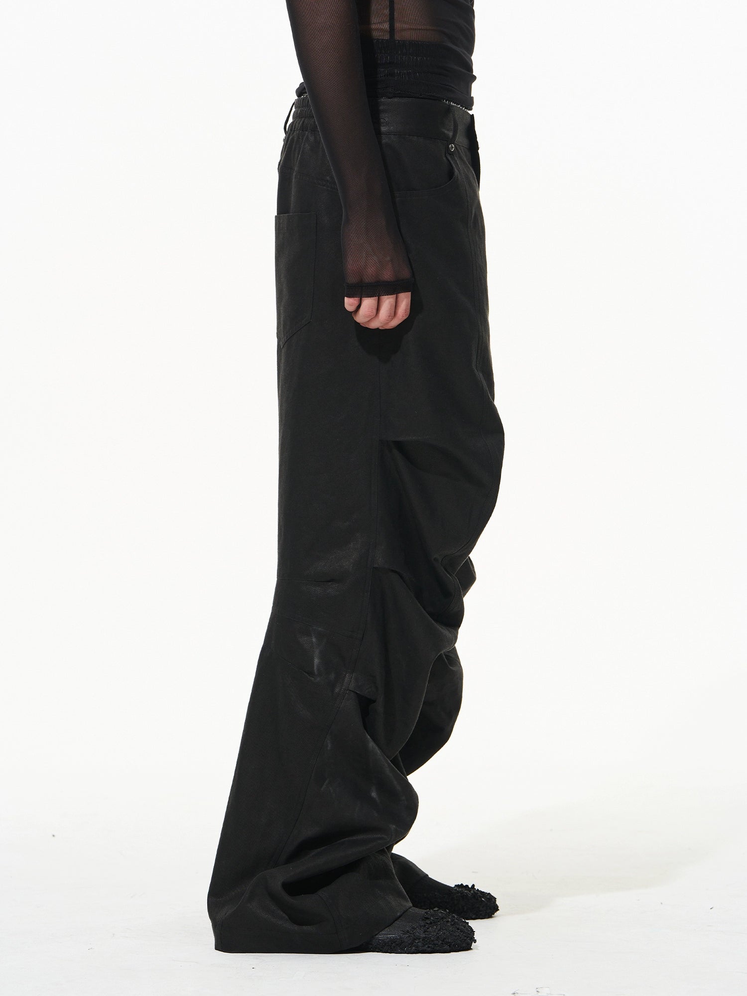 Black Crescent Pleat Cargo Pants - CHINASQUAD