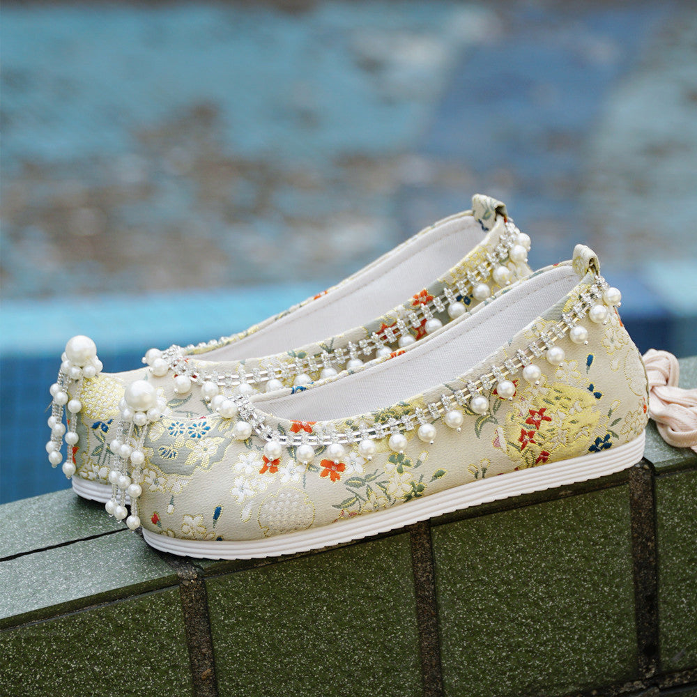 Tang Dynasty-style Ancient Chinese Embroidered Cloth Shoes - CHINASQUAD