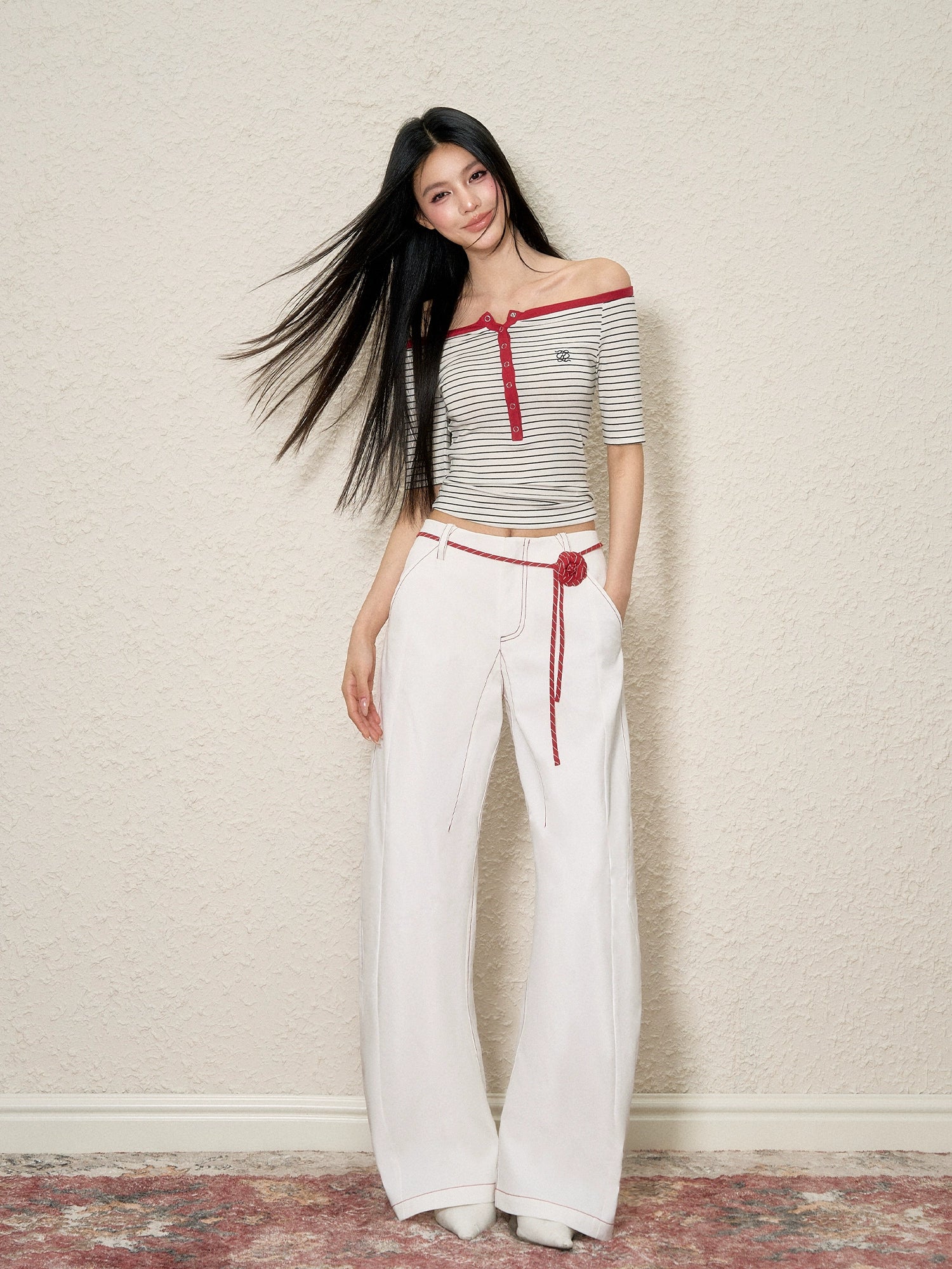 Rose Belt Contrast-Stitch Curved Jeans - CHINASQUAD