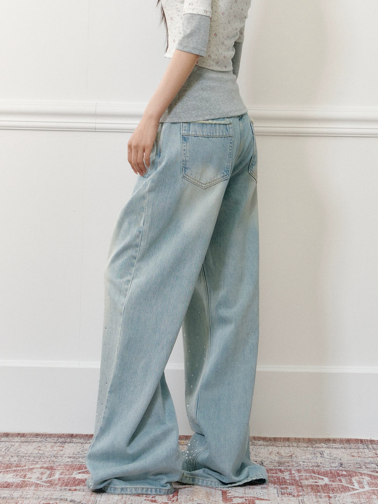 Light Washed Rhinestone Jeans - CHINASQUAD