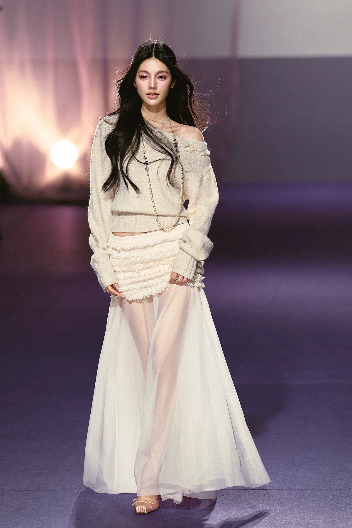 Off-Shoulder Cable Knit Slim Sweater