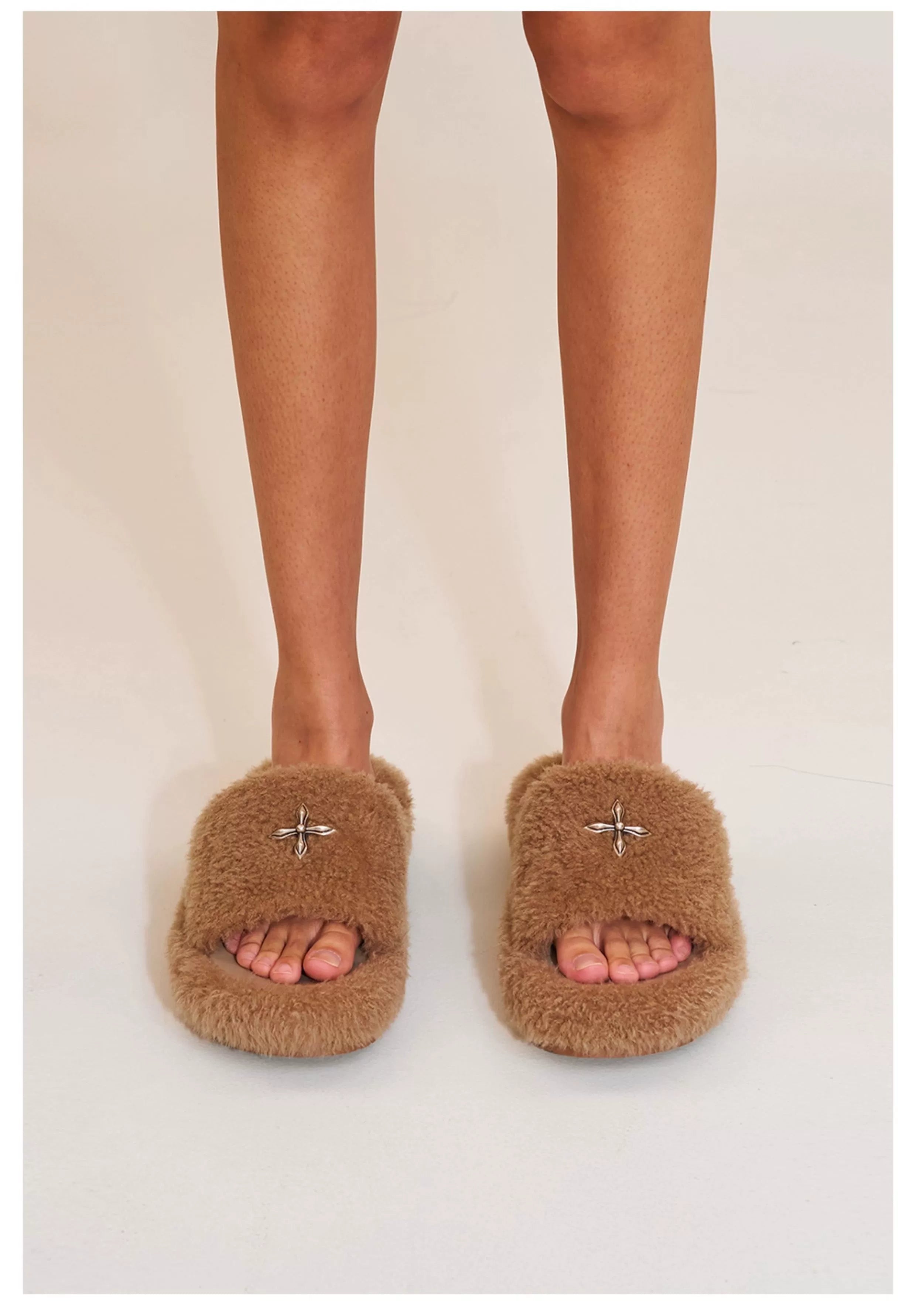 Compass Shearling Slide Sculpted Cross Emblem Sandals - CHINASQUAD