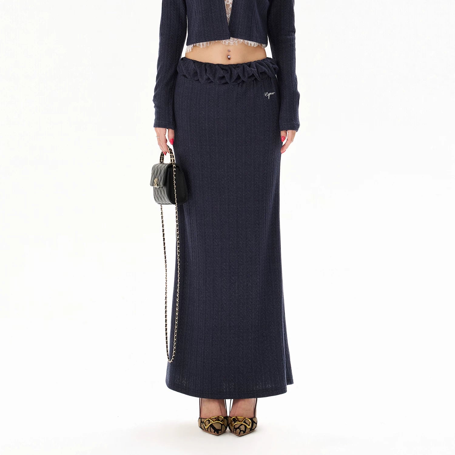 طقم صوف من قطعتين بلون كحلي بدانتيل
