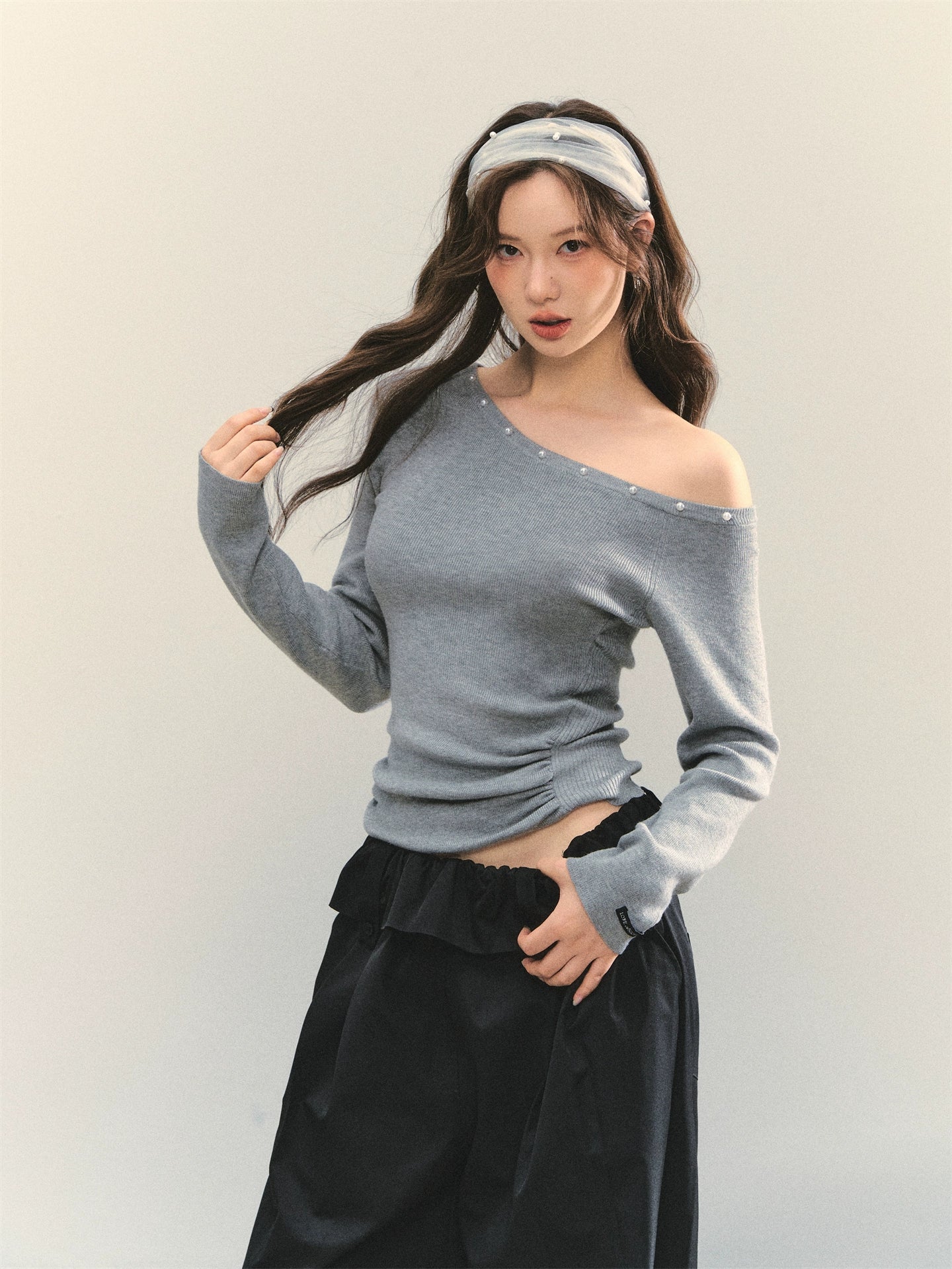 Pearl Decorated Waist-Cinched Knitted Crewneck