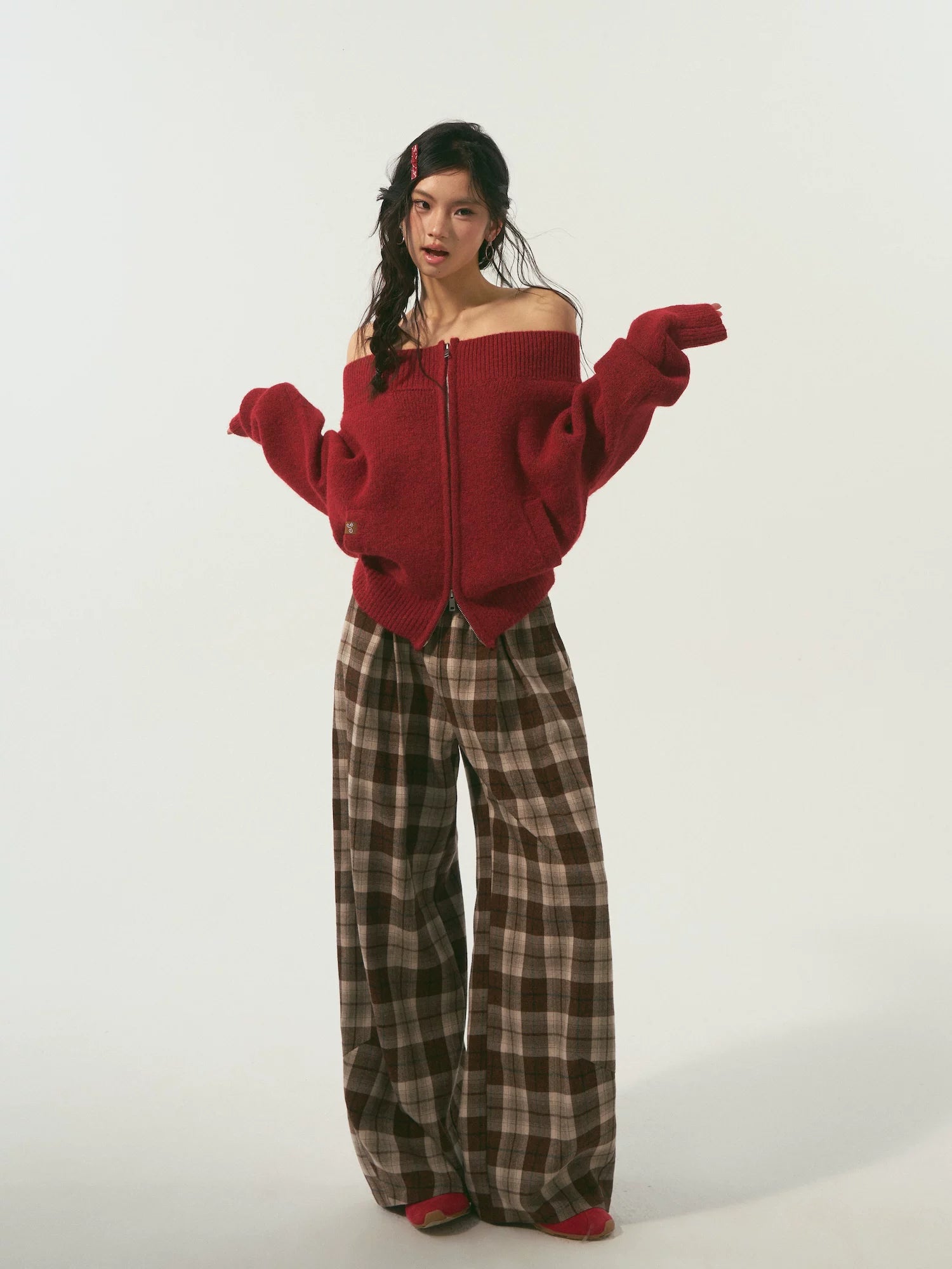 Relaxed Off-Shoulder Zip-Up Knit Cardigan