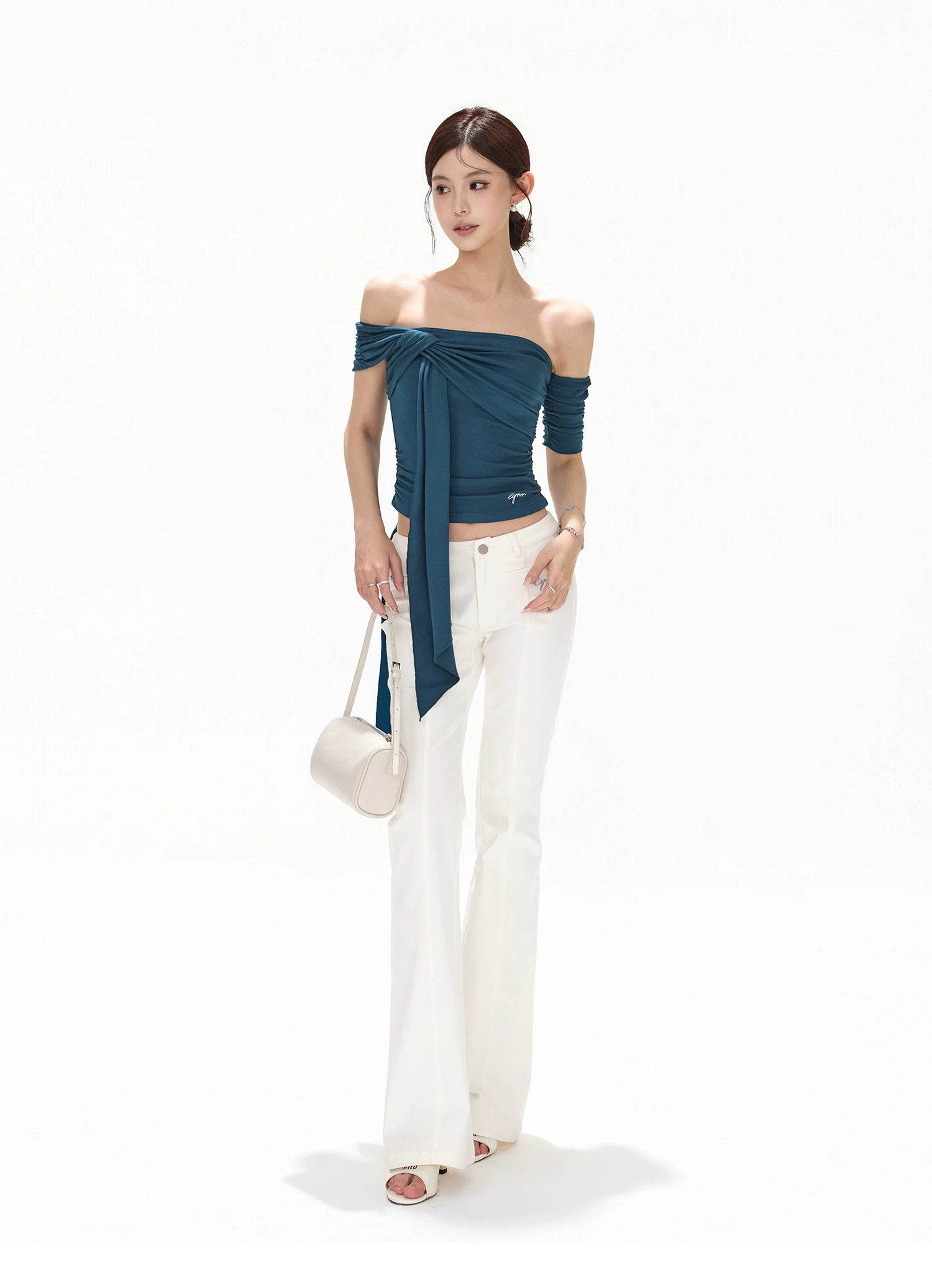 Versatile Queen Low-Rise Flared Trousers