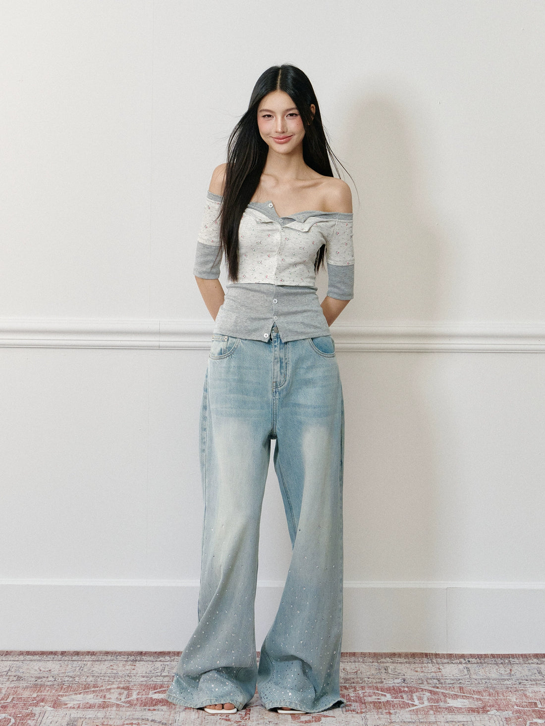 Light Washed Rhinestone Jeans - CHINASQUAD