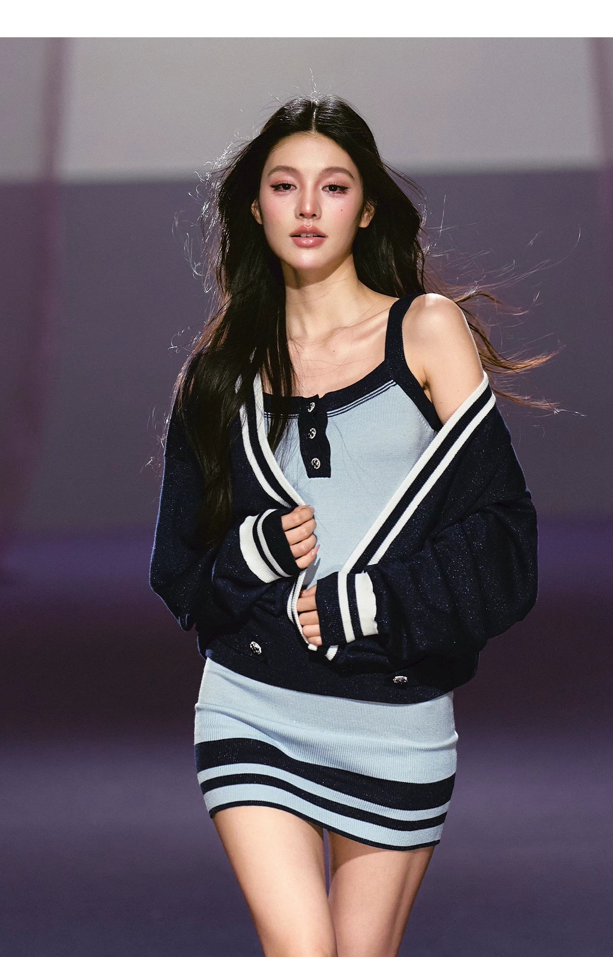 Large V-stripe Knit Dress