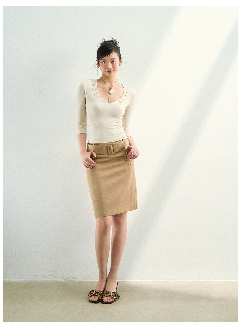 Studded V-Neck Cropped Knit T-Shirts