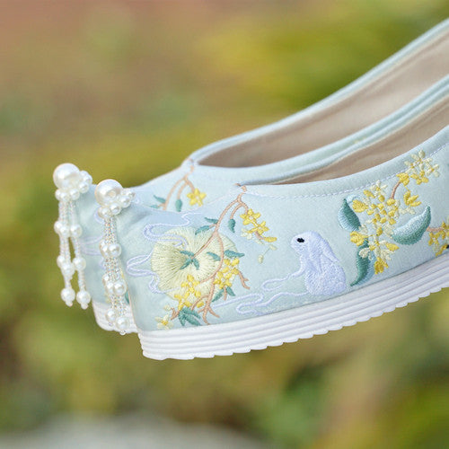 Tang Dynasty-style Ancient Chinese Embroidered Cloth Shoes - CHINASQUAD