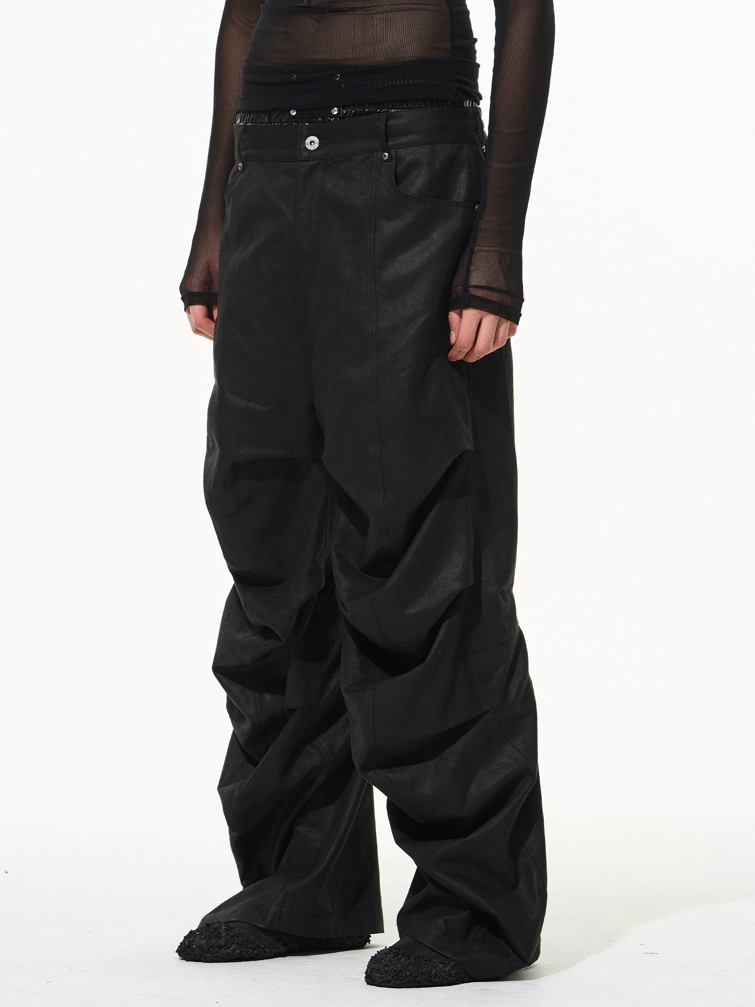 Black Crescent Pleat Cargo Pants - CHINASQUAD