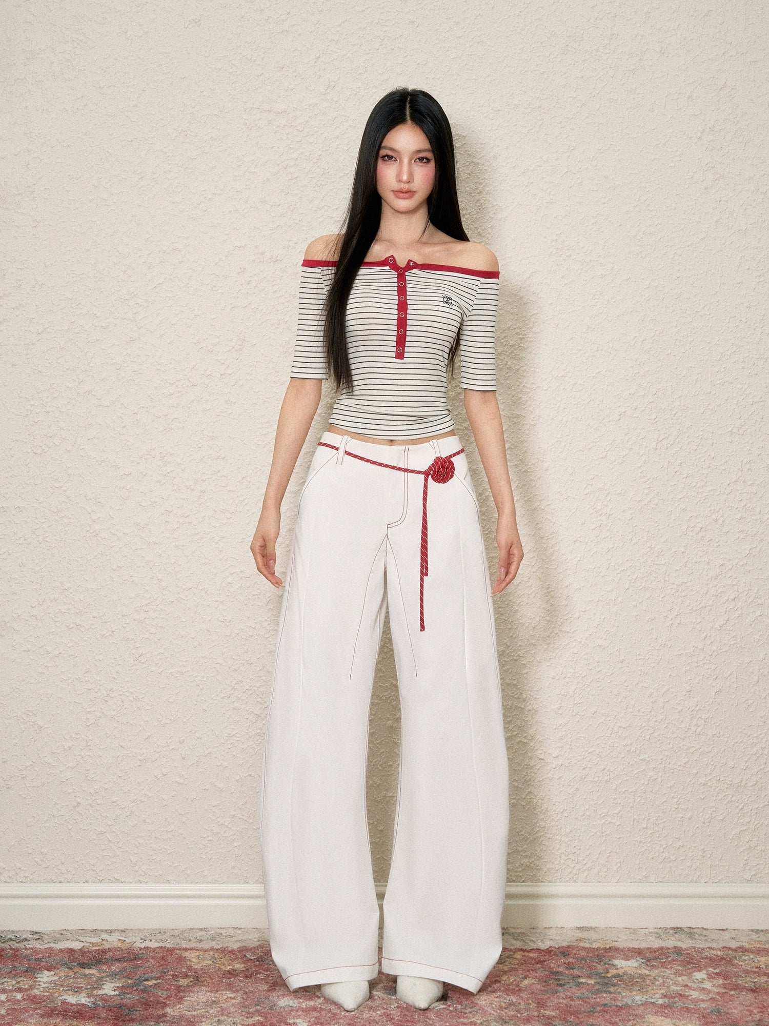 Rose Belt Contrast-Stitch Curved Jeans - CHINASQUAD