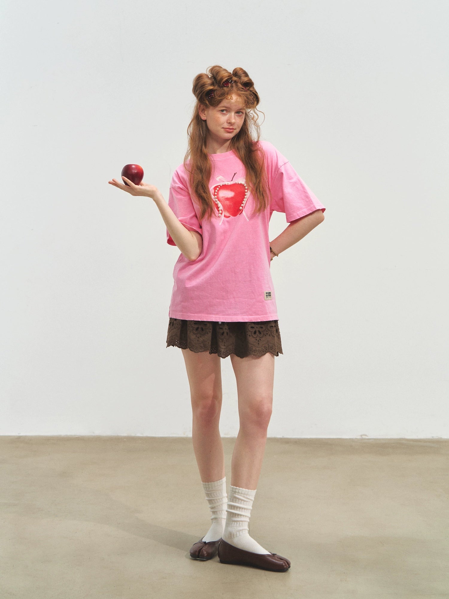 Apple Silhouette Half-Sleeve Crew Neck T-Shirt - CHINASQUAD
