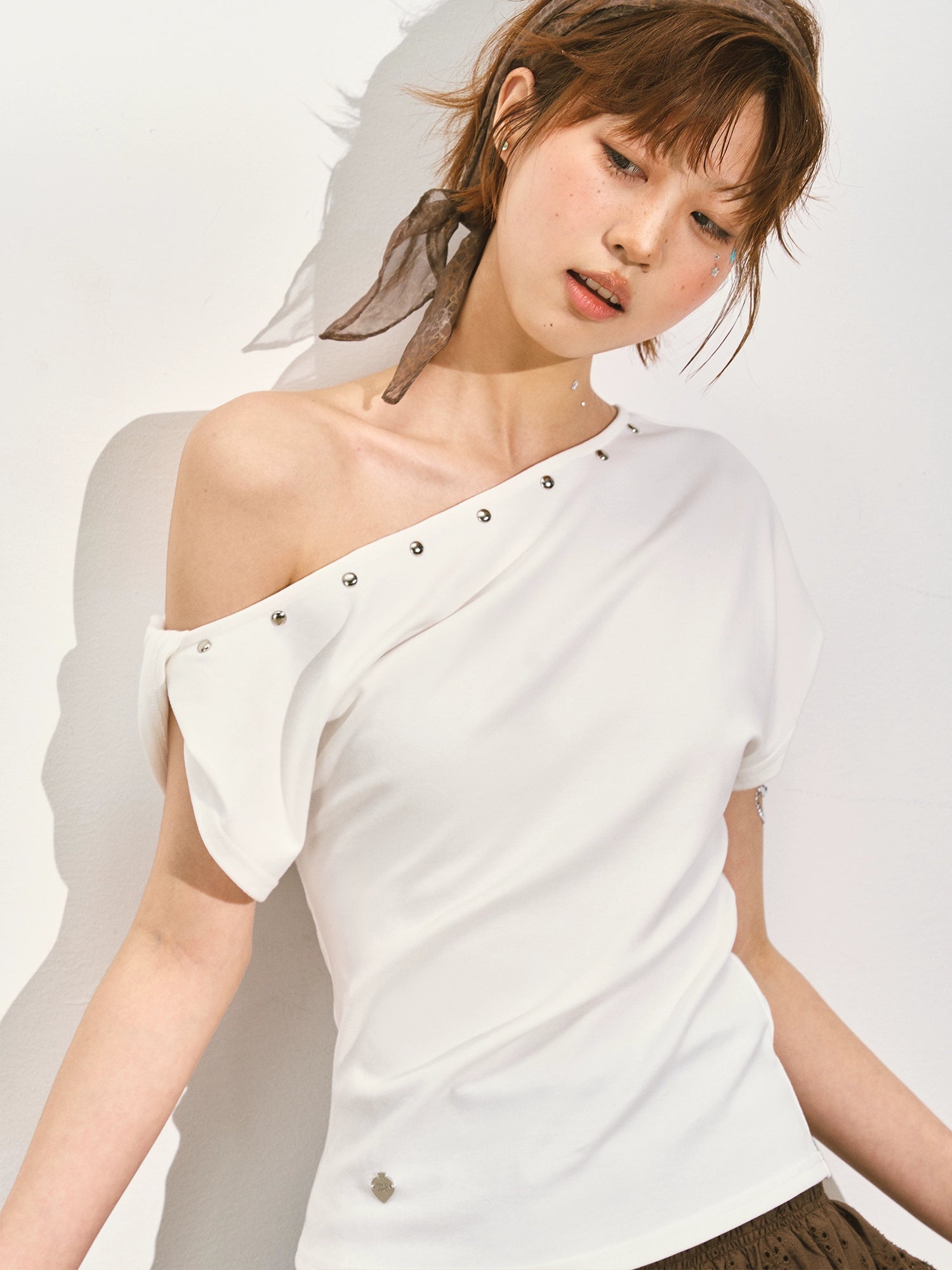 Off-Shoulder Asymmetric Twist Knot Half-sleeve Top - CHINASQUAD