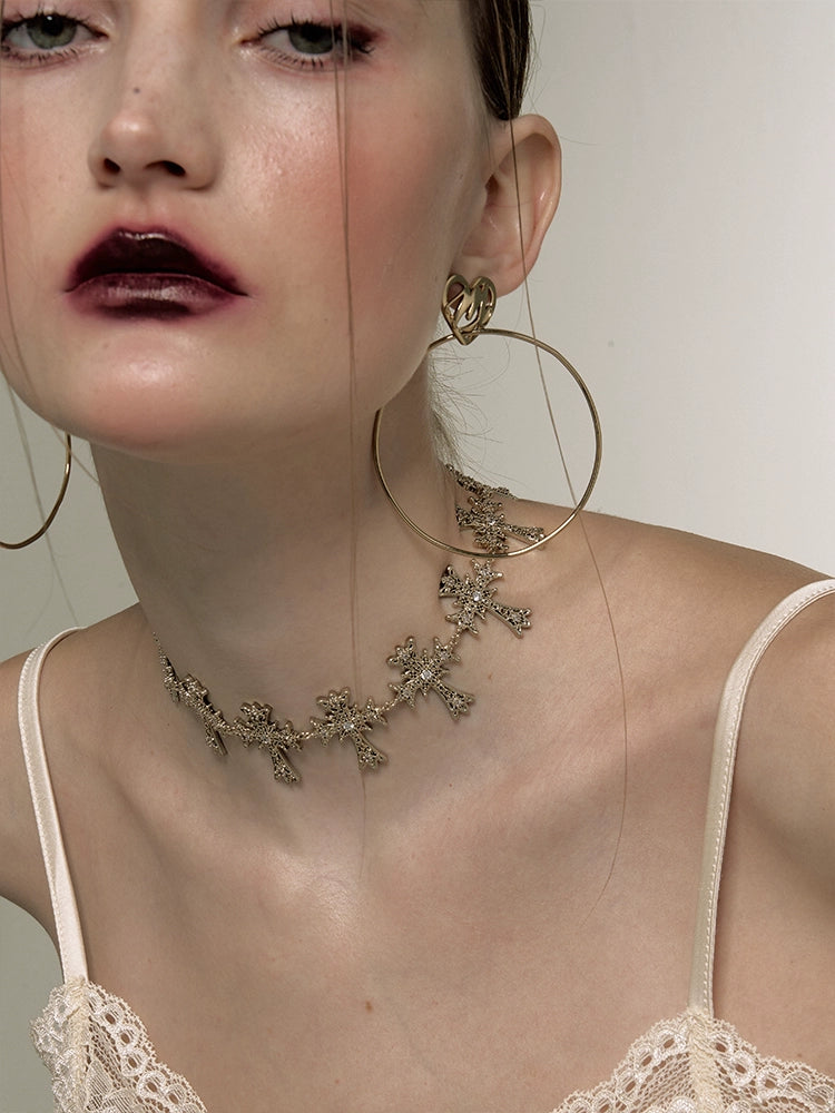 Baroque Wind Flashes Cross Choker - CHINASQUAD