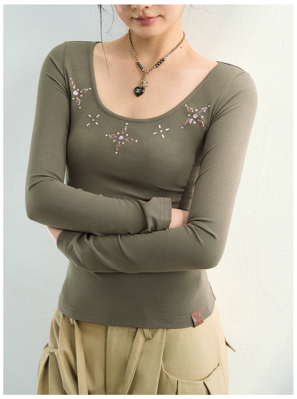 Rhinestone Embellished French U-Neck Knit TT-Shirts