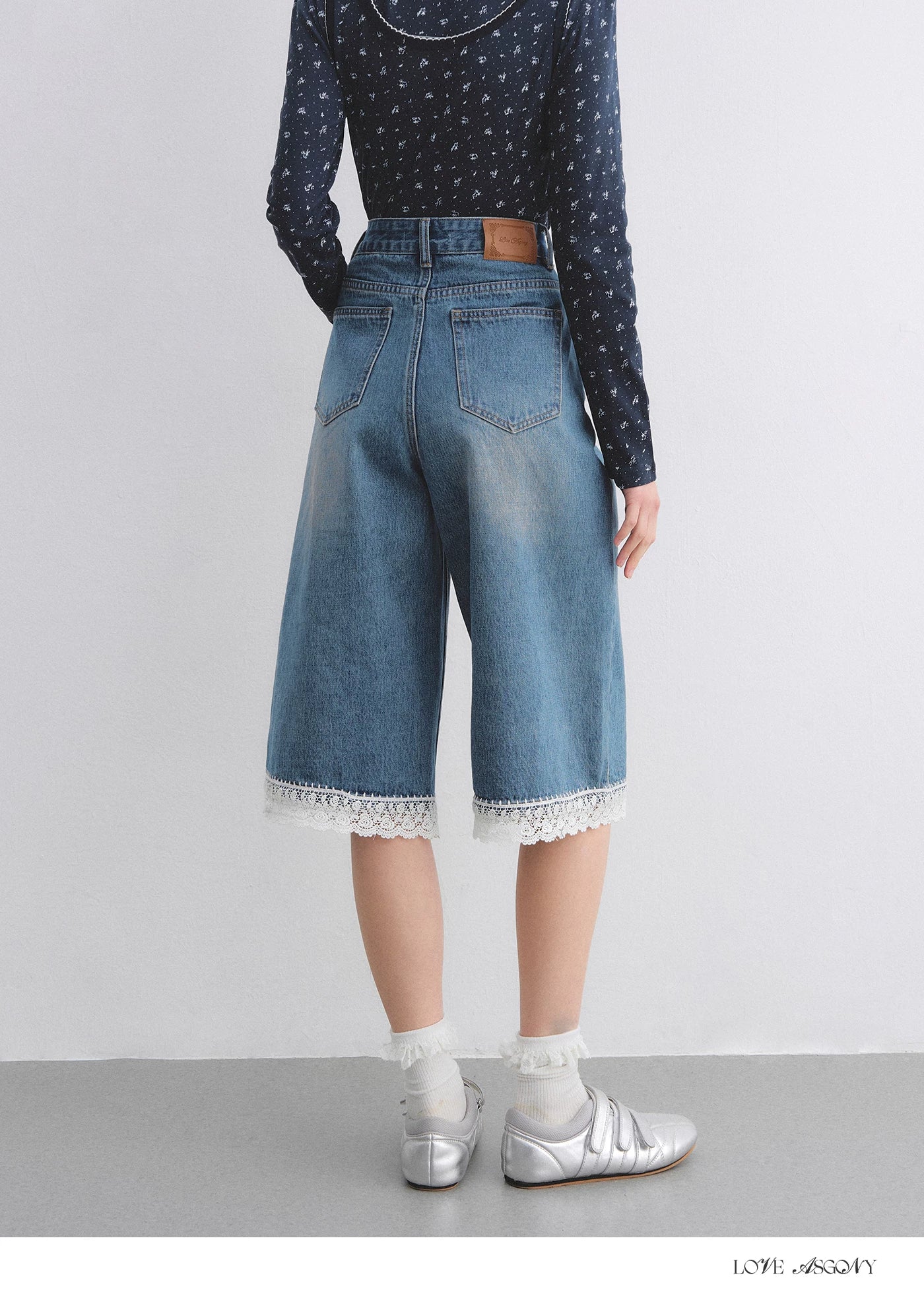 Vintage Washed Denim Cropped Jeans with Lace Embroidered Hem