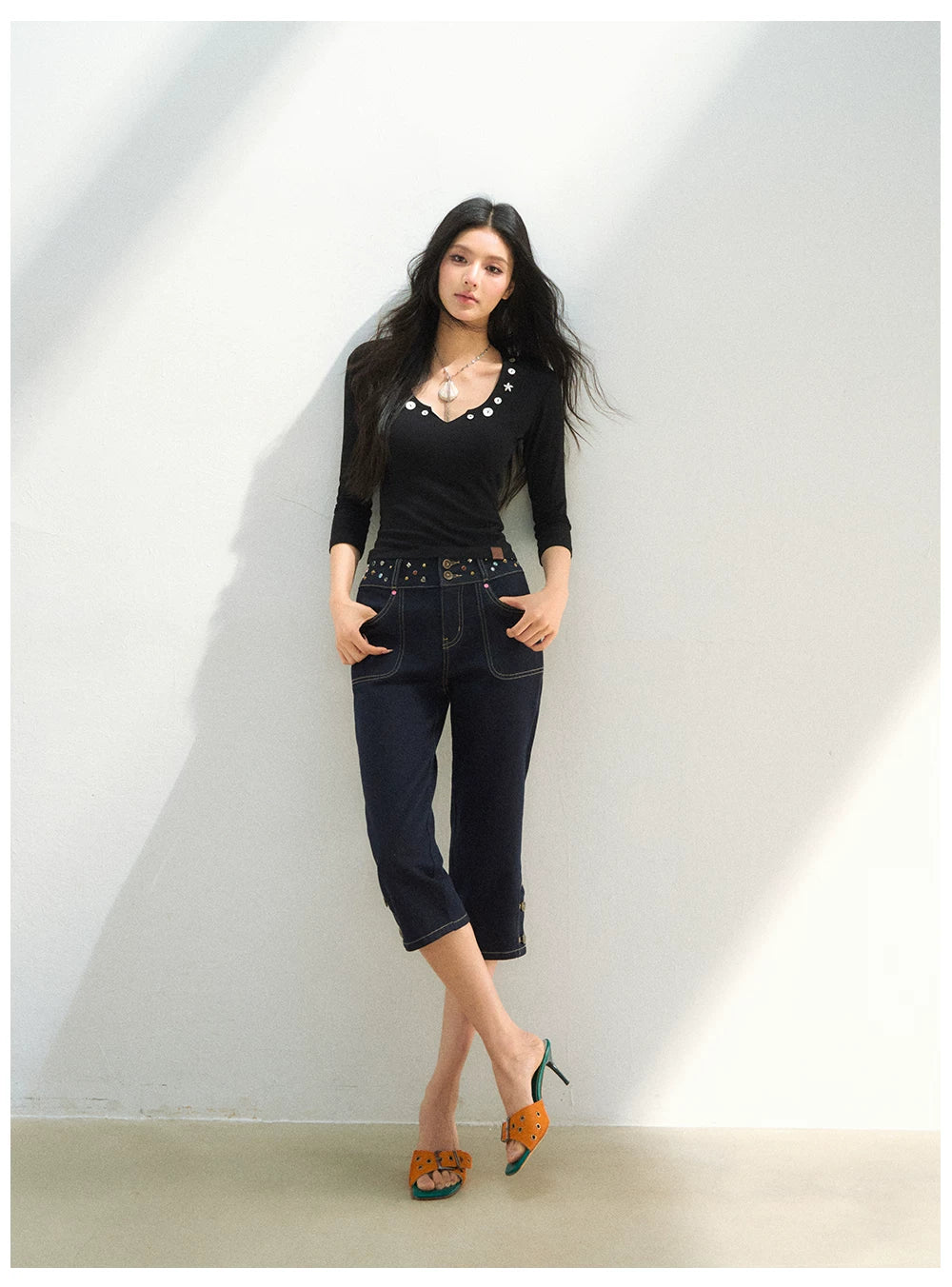 Studded V-Neck Cropped Knit T-Shirts