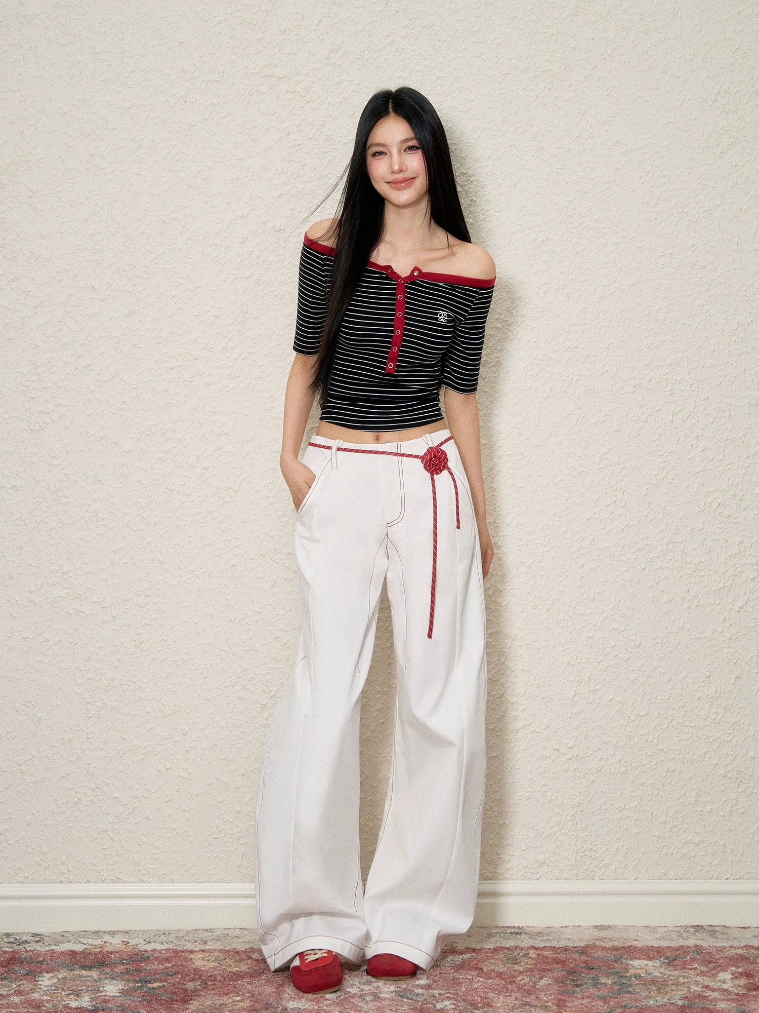 Rose Belt Contrast-Stitch Curved Jeans - CHINASQUAD