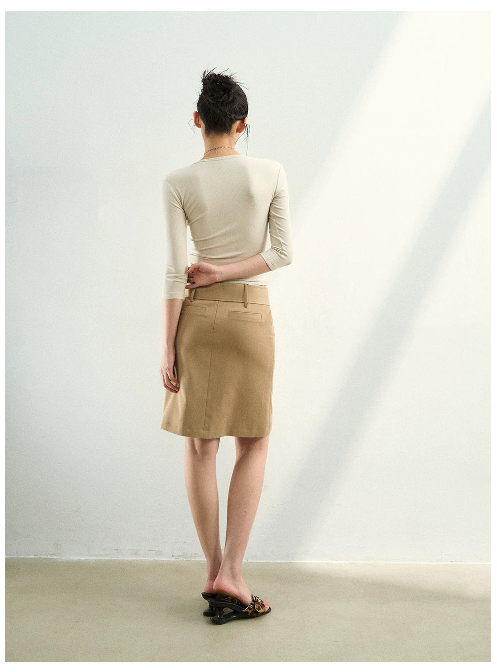 Studded V-Neck Cropped Knit T-Shirts