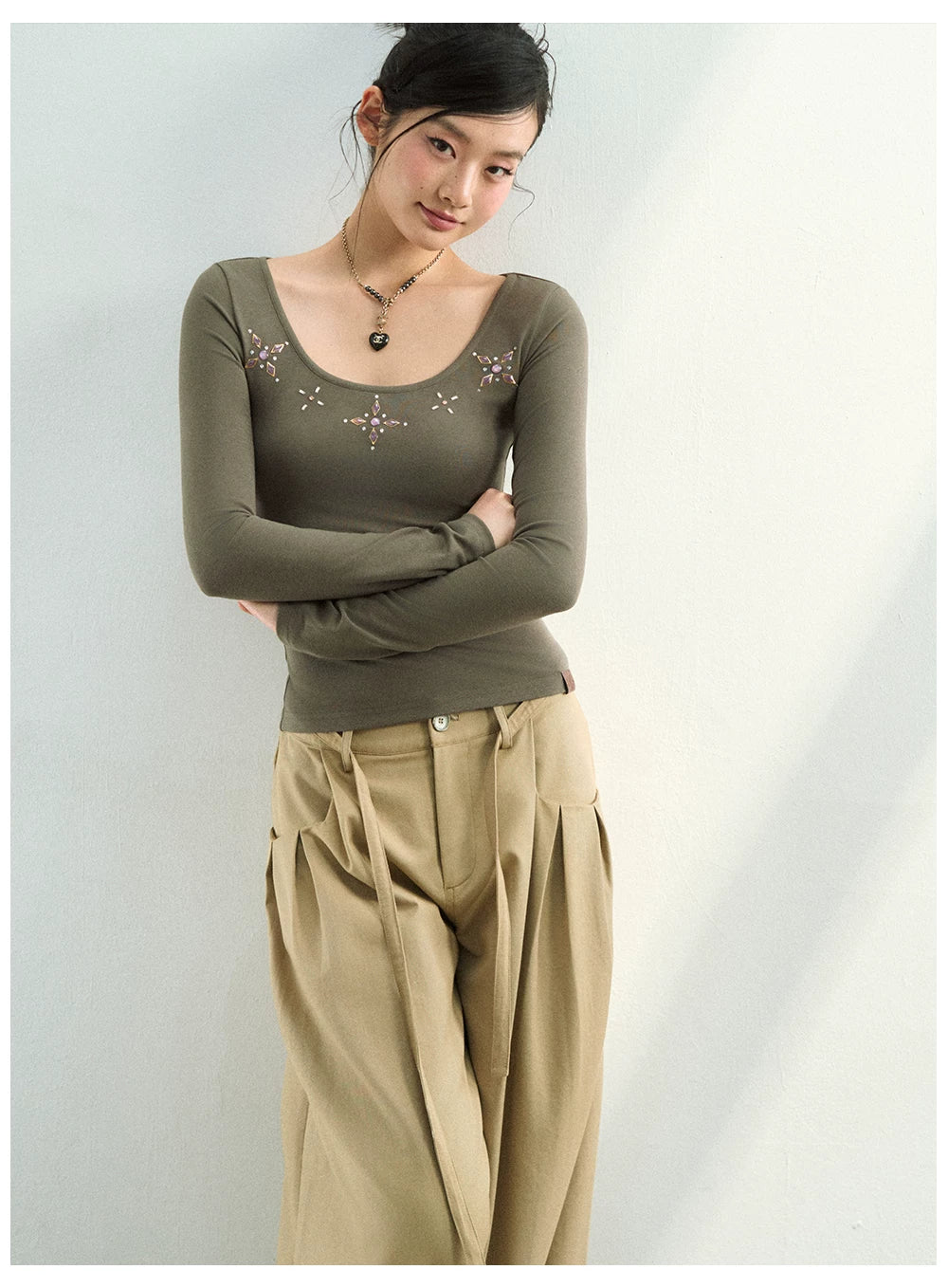 Rhinestone Embellished French U-Neck Knit TT-Shirts