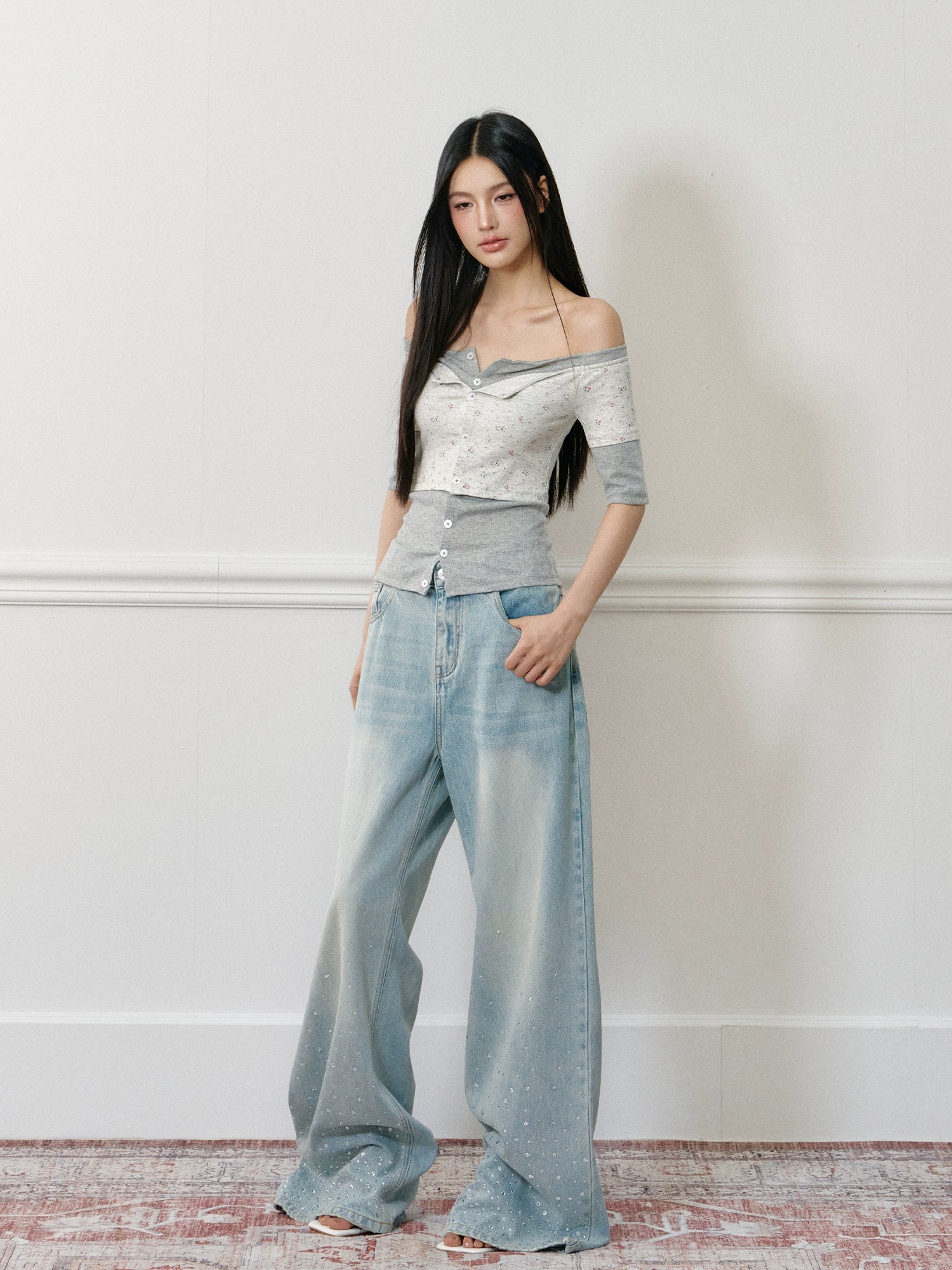 Light Washed Rhinestone Jeans - CHINASQUAD