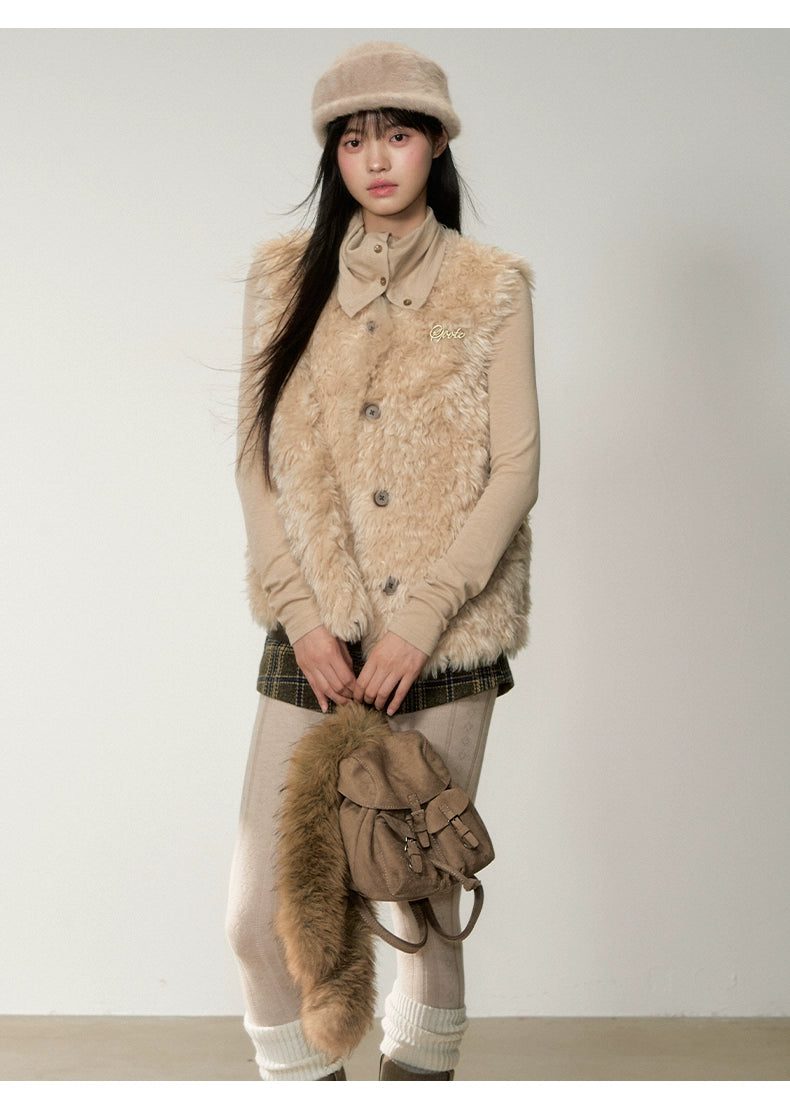 Curly Faux Shearling Brooch Vest - CHINASQUAD