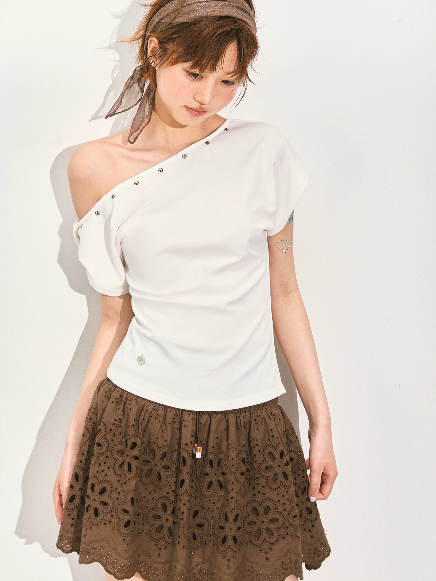 Off-Shoulder Asymmetric Twist Knot Half-sleeve Top - CHINASQUAD