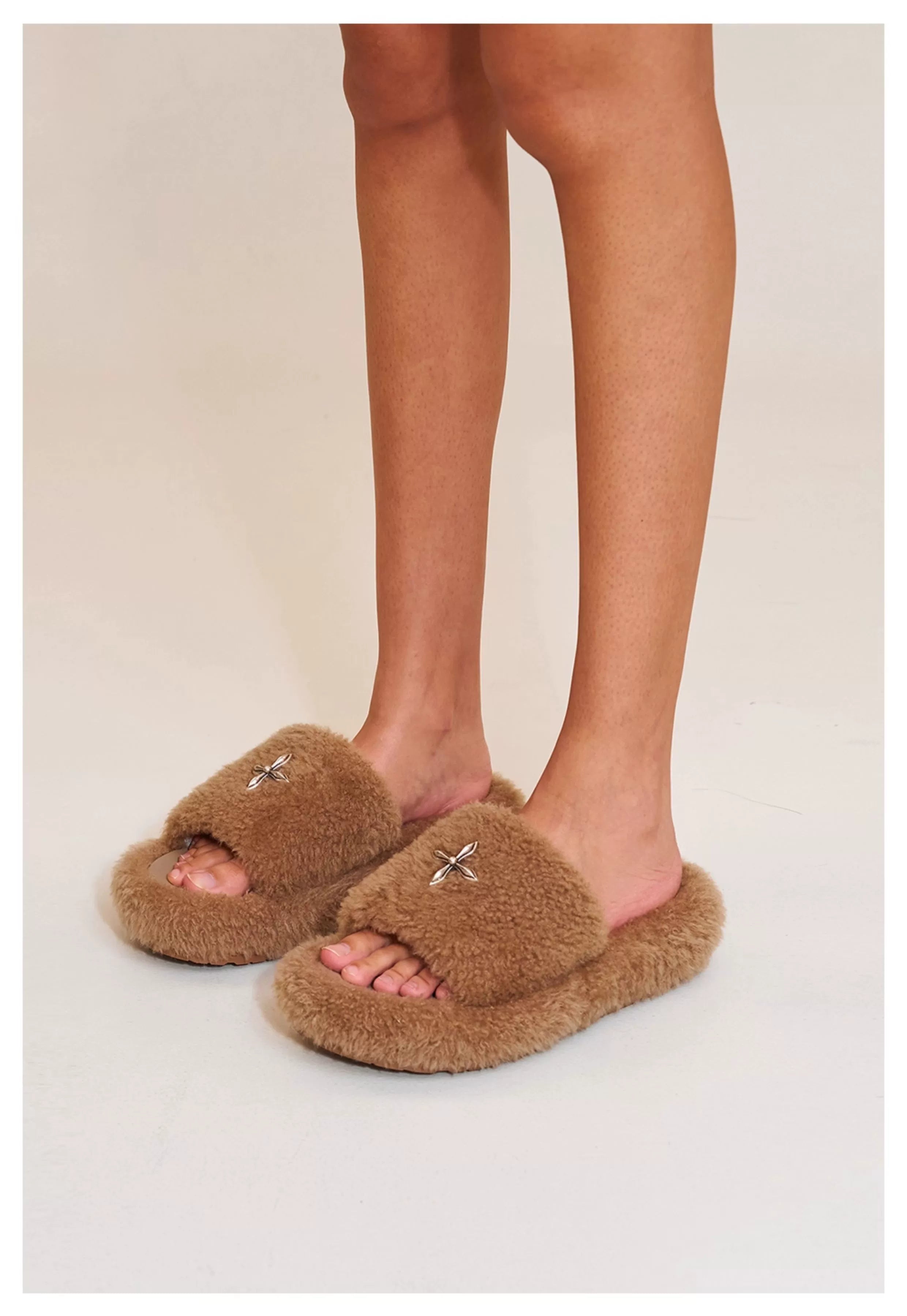 Compass Shearling Slide Sculpted Cross Emblem Sandals - CHINASQUAD