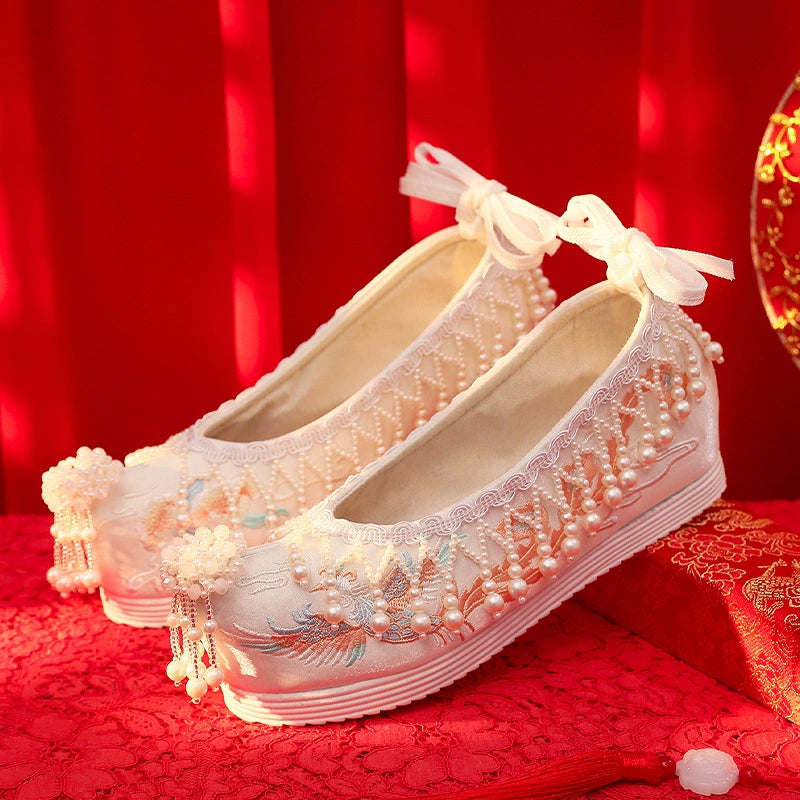 Pointed 2025 tennis shoes