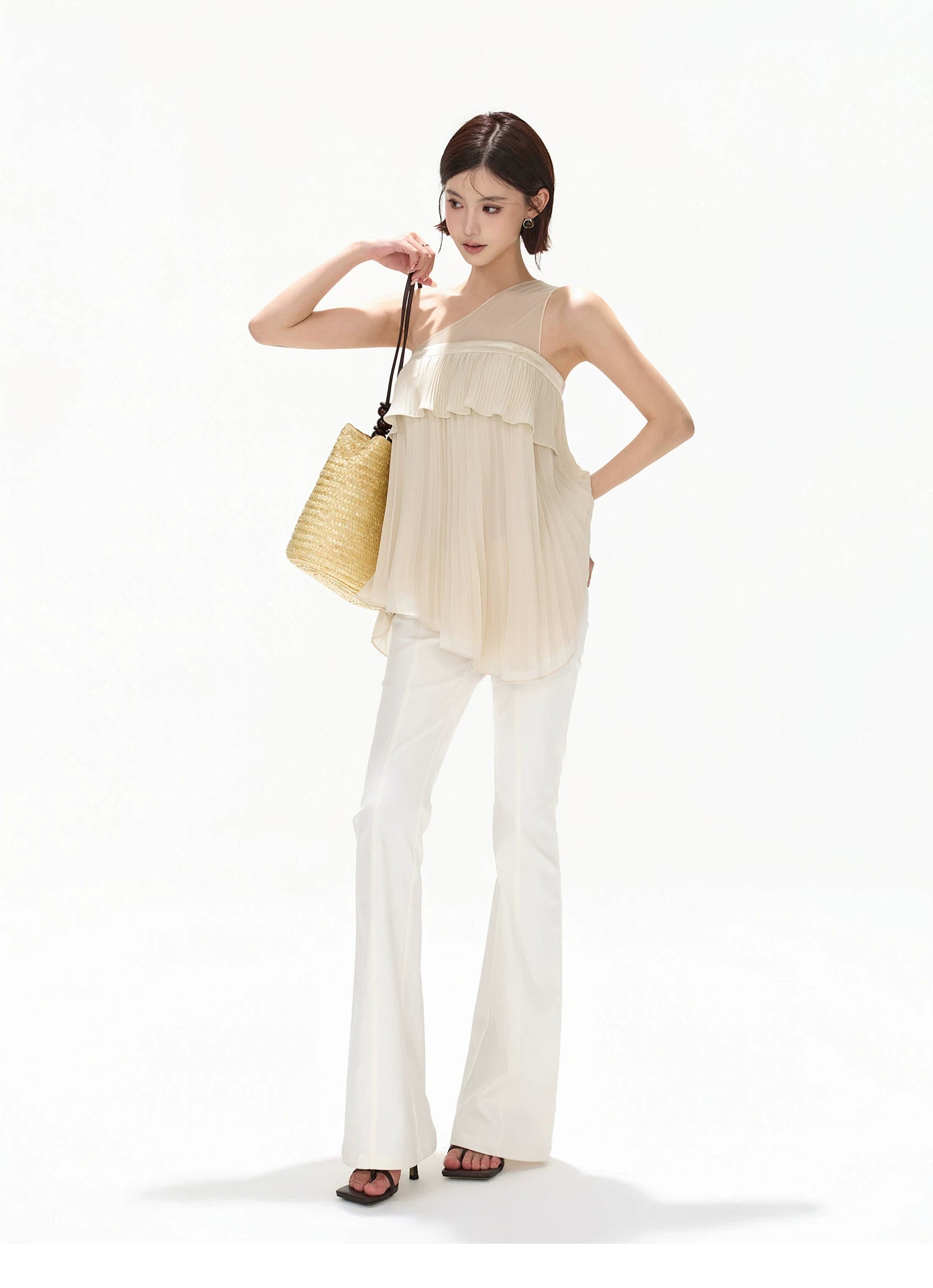 Versatile Queen Low-Rise Flared Trousers
