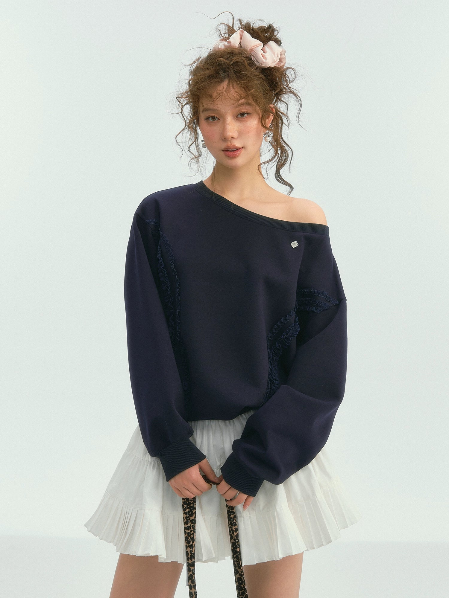 Lace Trim Off-Shoulder Sweatshirt - CHINASQUAD