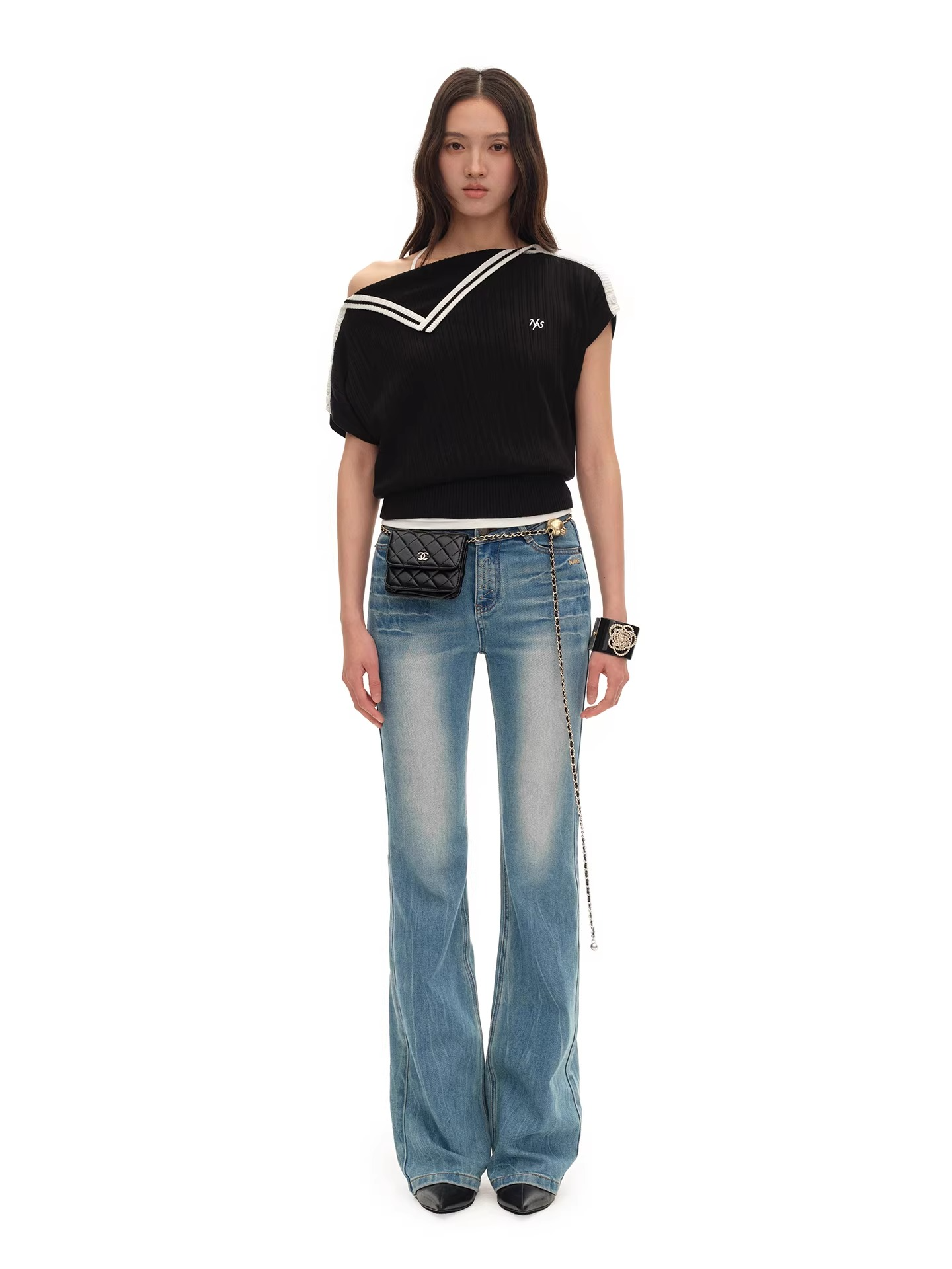 Asymmetric Off-Shoulder Contrast Trim Cinched Tee