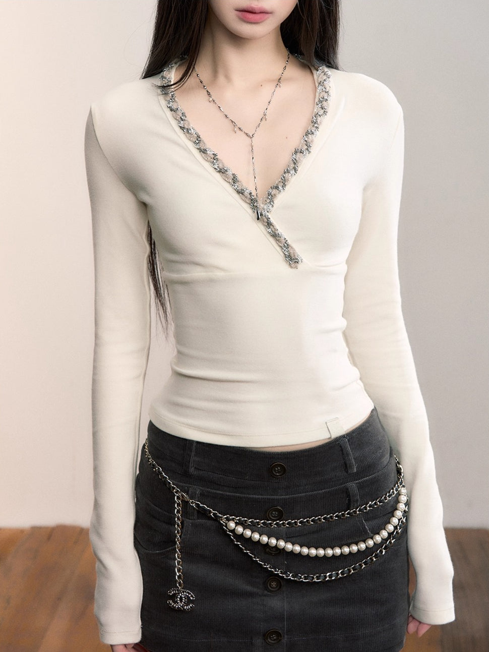V-Neck Panelled Knit Long-Sleeve T-Shirt