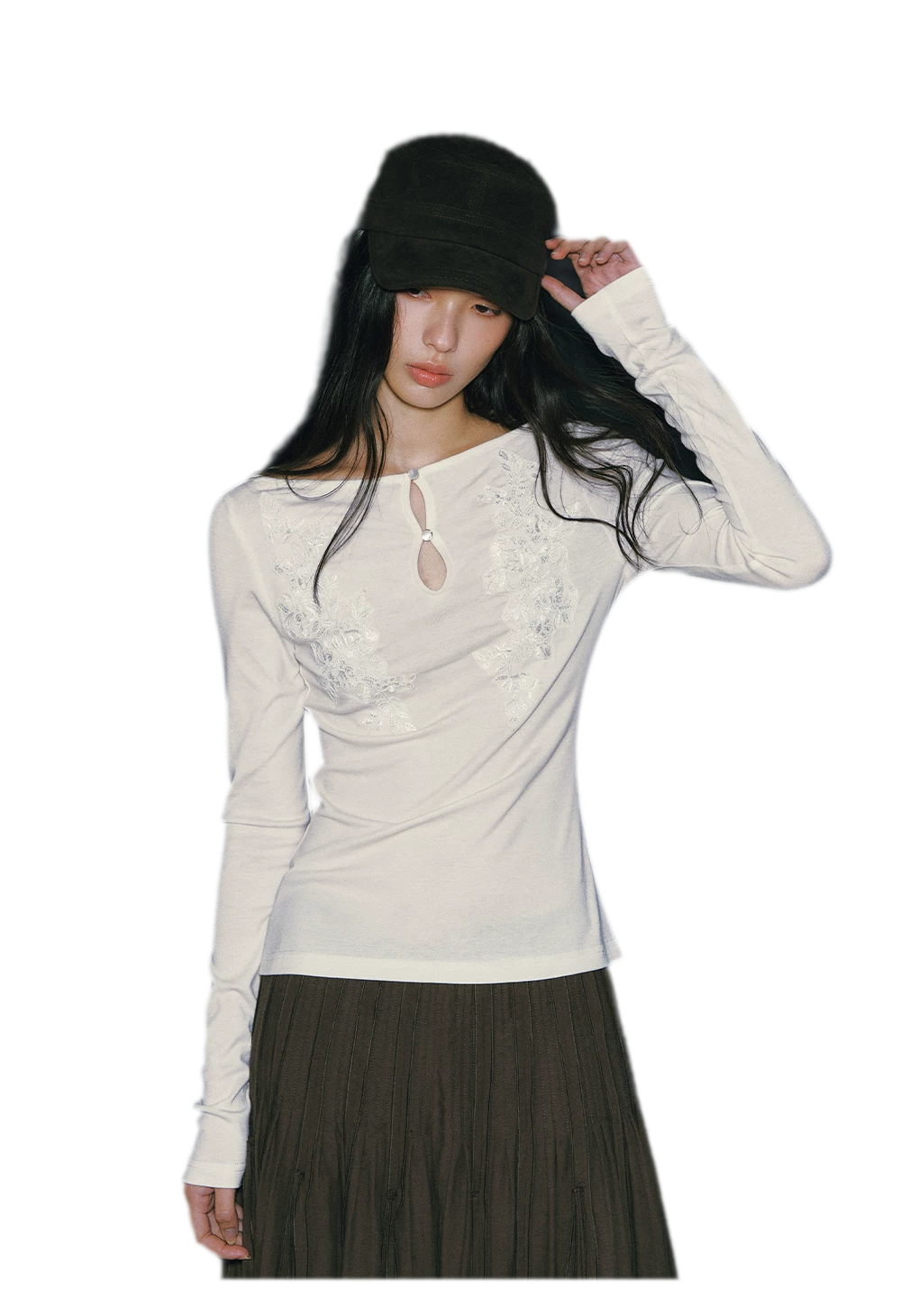 Top en maille Tencel brodé avec découpes