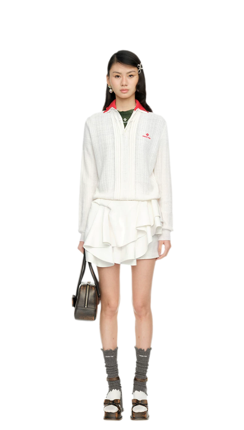 Summer Knit Pullover with Contrasting Collar