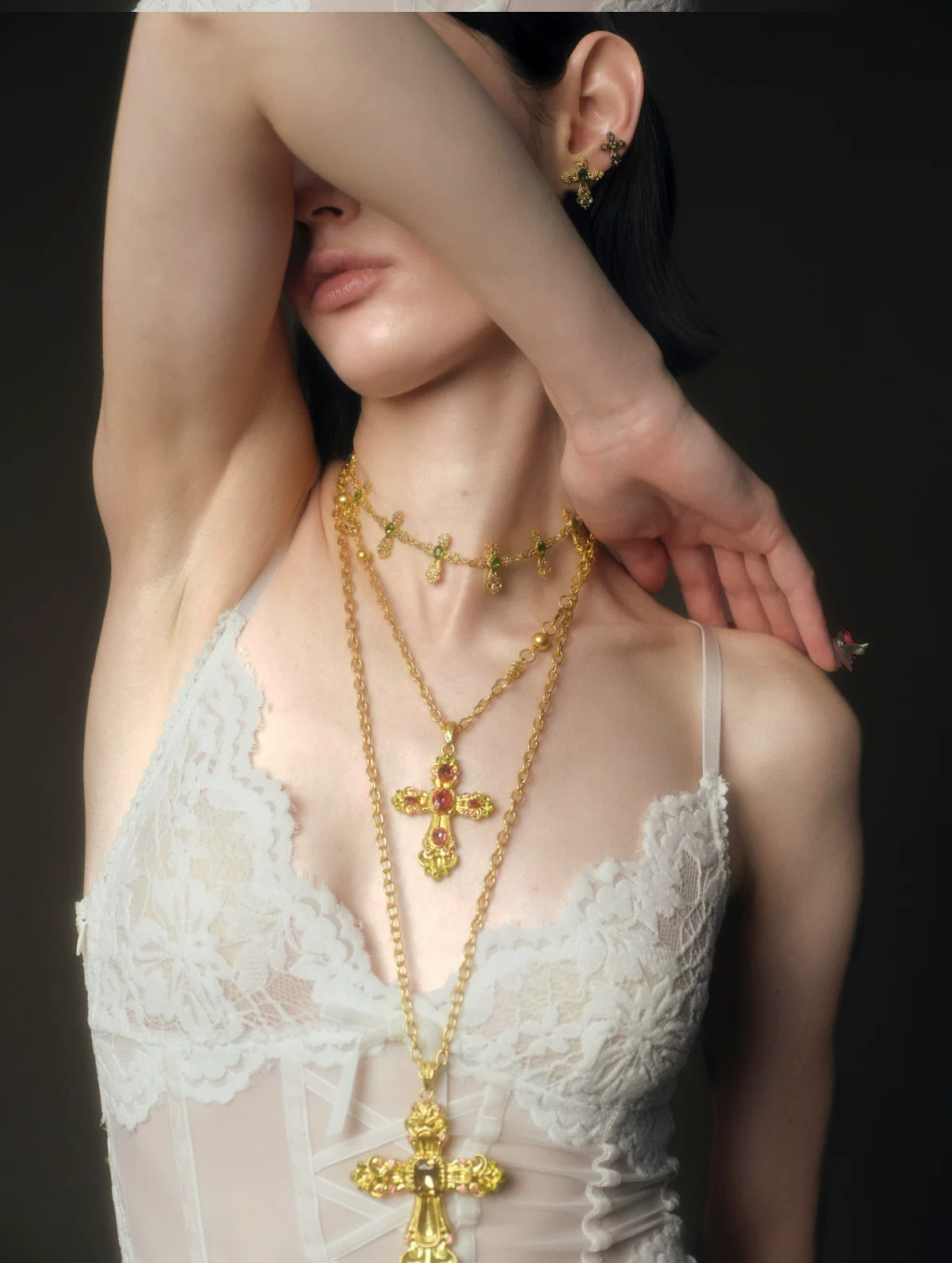 Collana con pendente a croce barocca vintage
