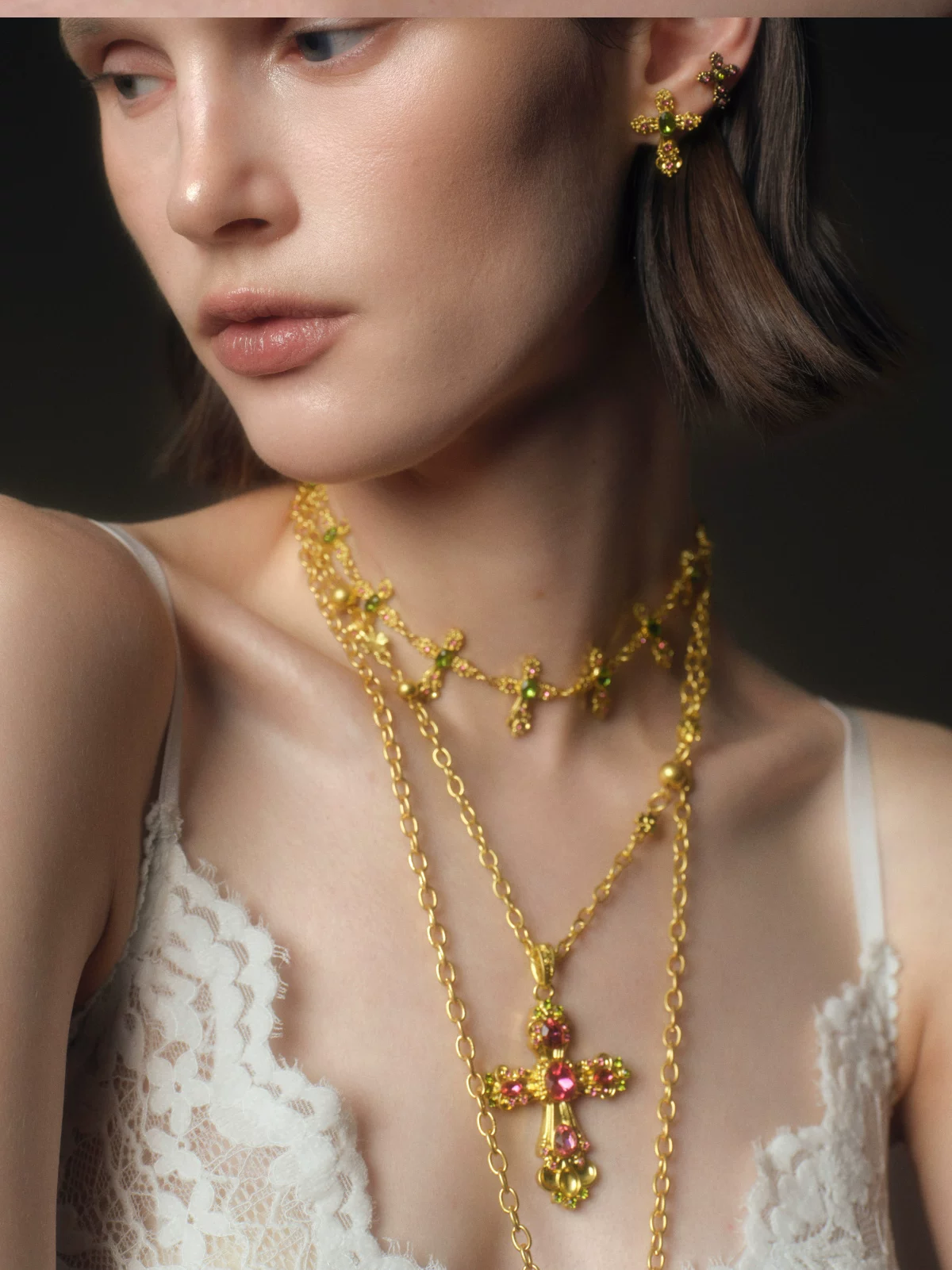 Collana con pendente a croce barocca vintage